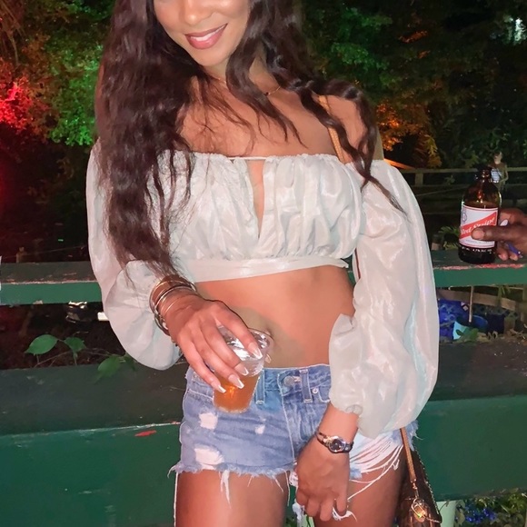 Classy, sexy vacation crop top. - Picture 3 of 3